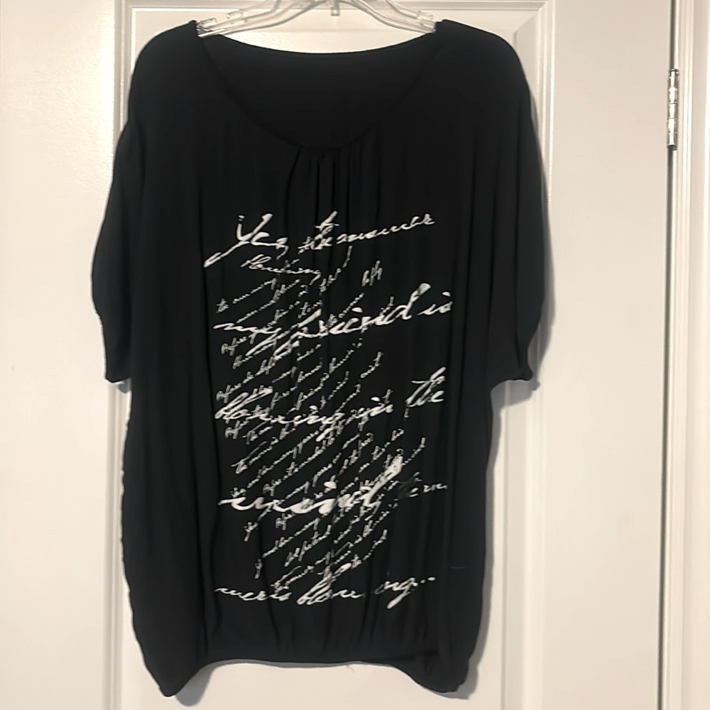 Very flattering black and white top size XL, Made in Italy.
